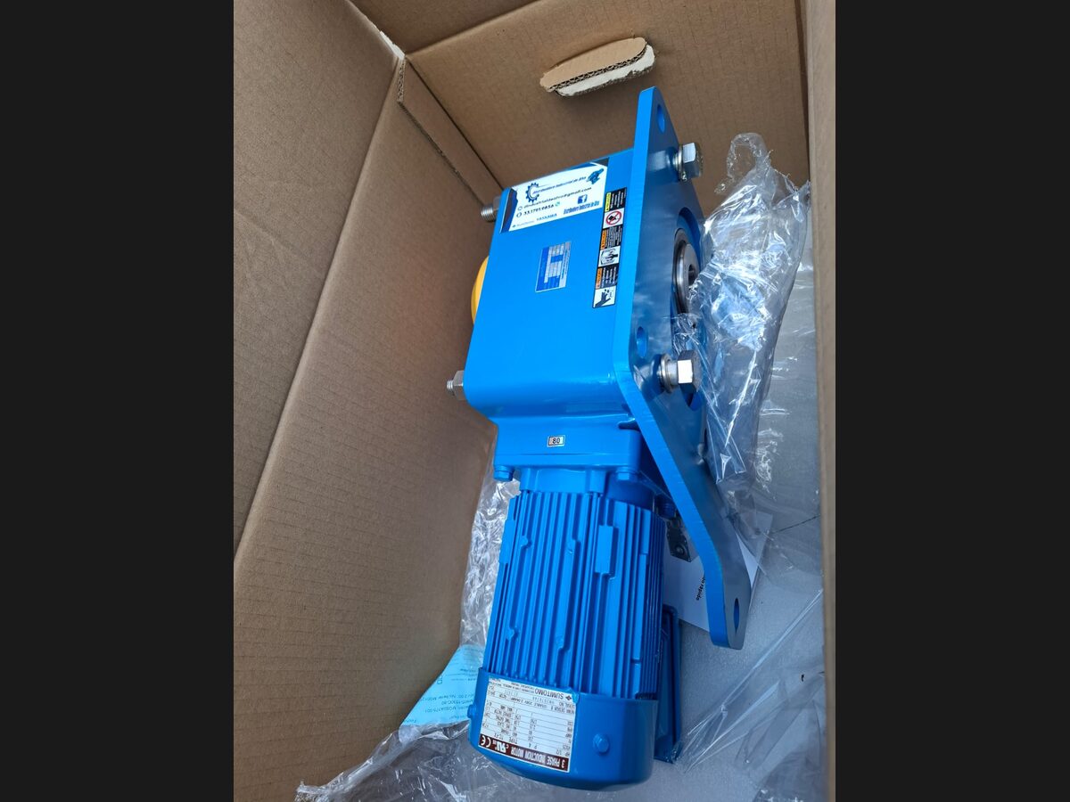 Motorreductor nuevo en caja, etiquetado por Distribuidora Industrial de Alva